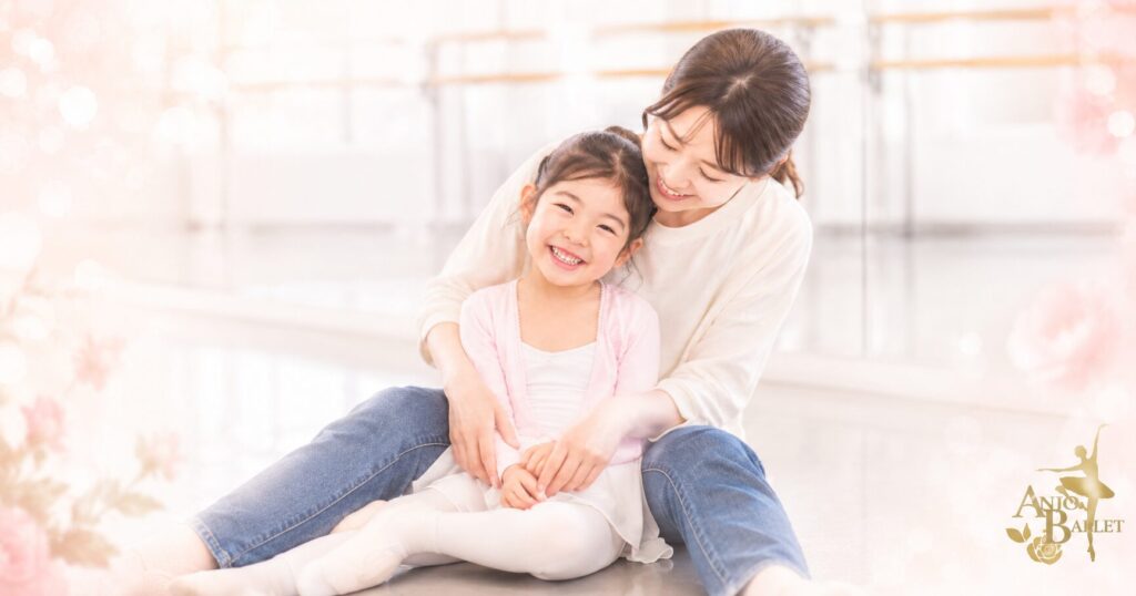 のびのび、スタジオ内で親子がバレエのレッスンに参加している場面。