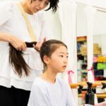 おさらい会に向けて、髪を整えながら舞台準備を進める安城バレエのメイク講習会の様子